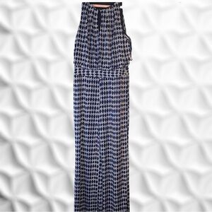 White House black market NWT sz med Jumper / pantsuit. Blue pattern